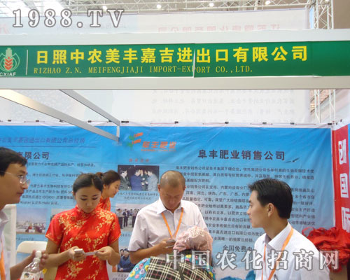 2011新疆農(nóng)資會上，中農(nóng)美豐嘉吉辛勤的忙綠著