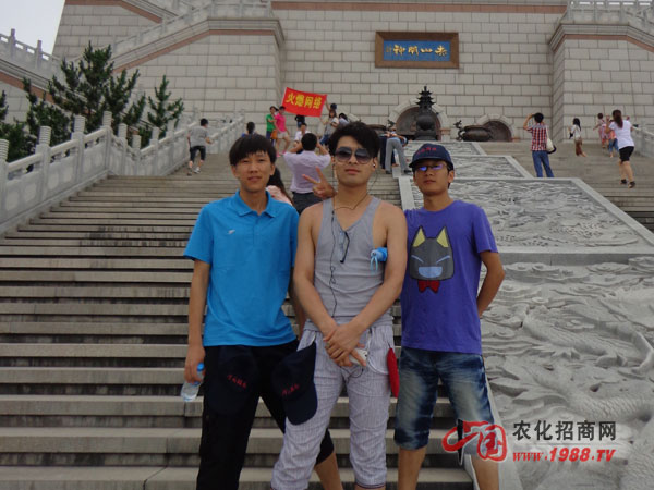 三個帥氣小伙子