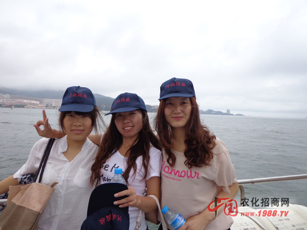 駛向劉公島船上的三美女