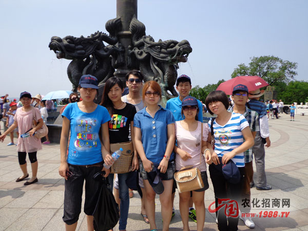 劉公島美女帥哥快樂(lè)留影