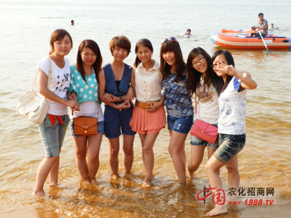 踏著海浪享受快樂(lè)