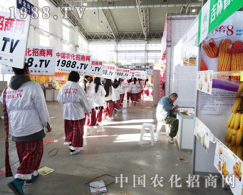第六屆長(zhǎng)春肥料交易會(huì)小沈陽(yáng)們又出現(xiàn)了！