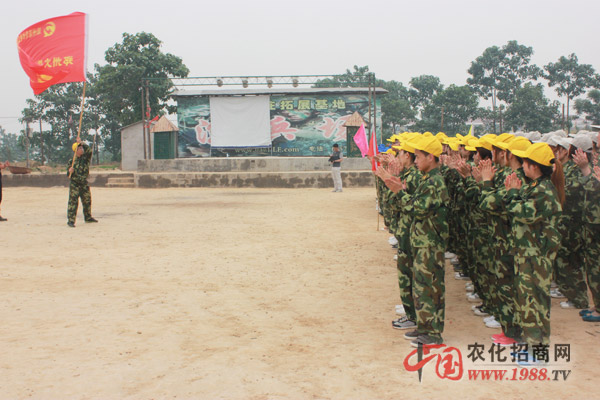 整齊列隊(duì)等開(kāi)始