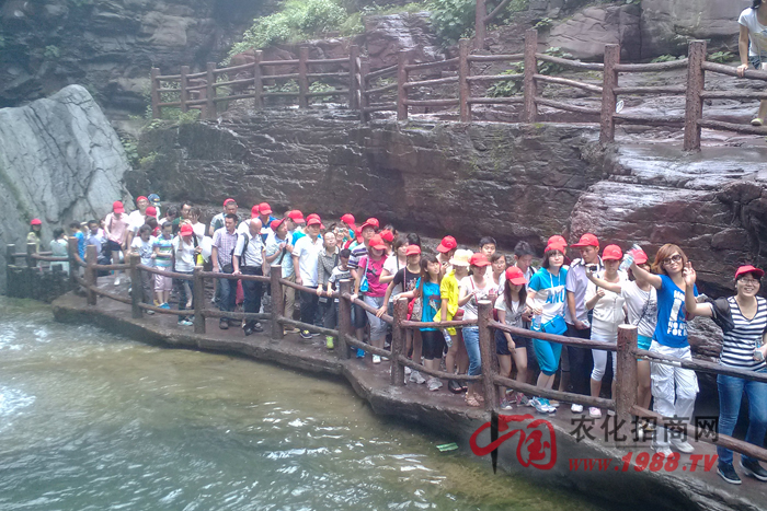 “華夏奇峽”-紅石峽