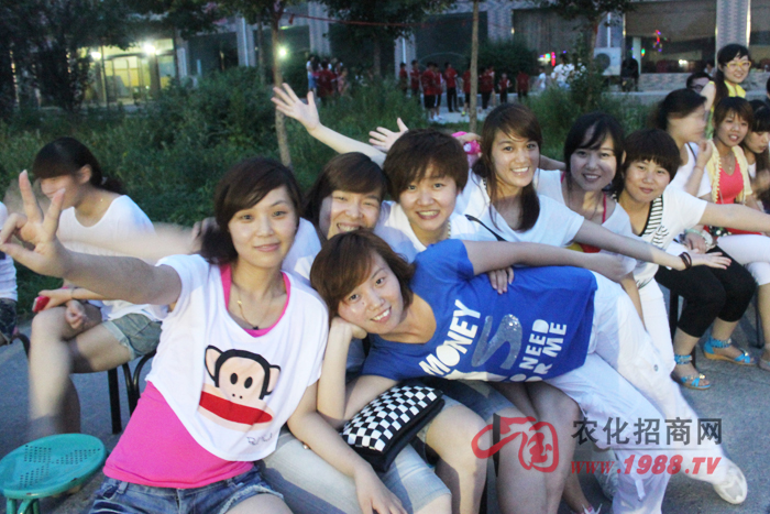 篝火晚會(huì)現(xiàn)場(chǎng)