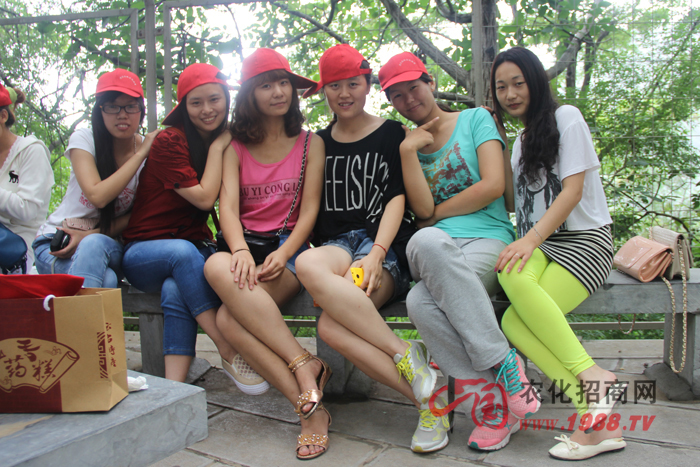 美女齊聚云臺(tái)山