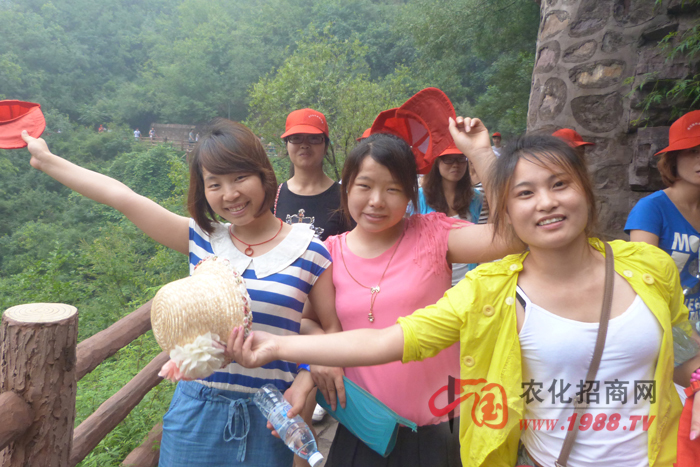 我們在到紅石峽景區(qū)