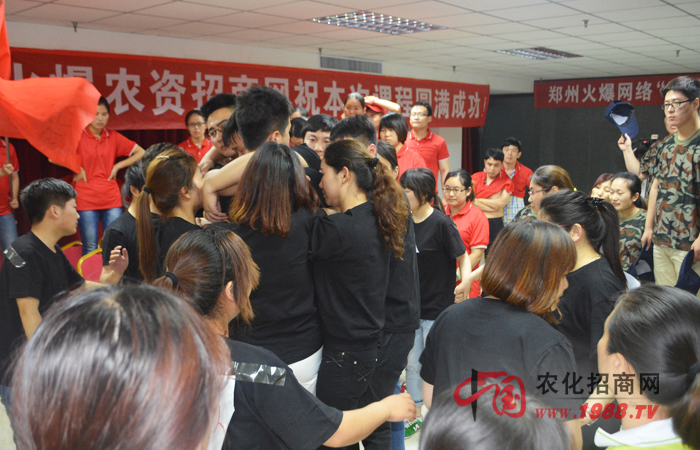 �F���������Ӗ�����]�������Ă���ֻ�������ĈF�