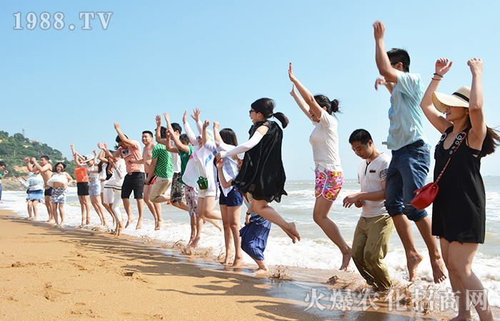 干時(shí)一起干,玩時(shí)一起瘋