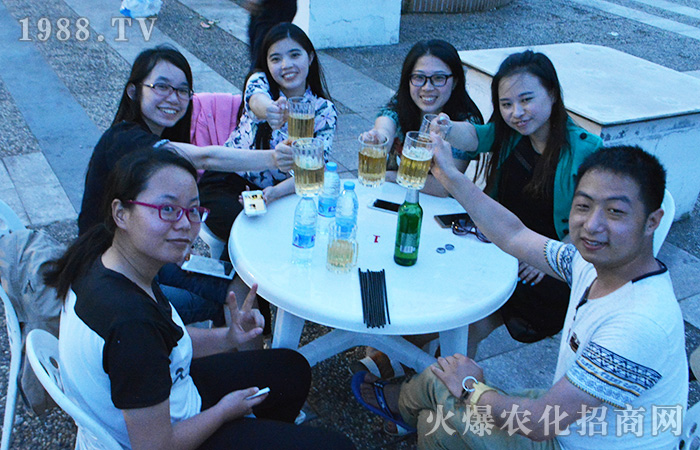 張開雙手擁抱大海