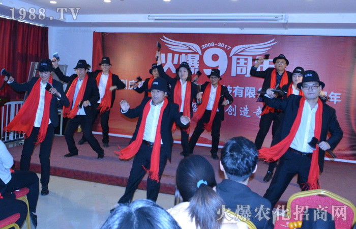 溫暖火爆,無(wú)悔青春!