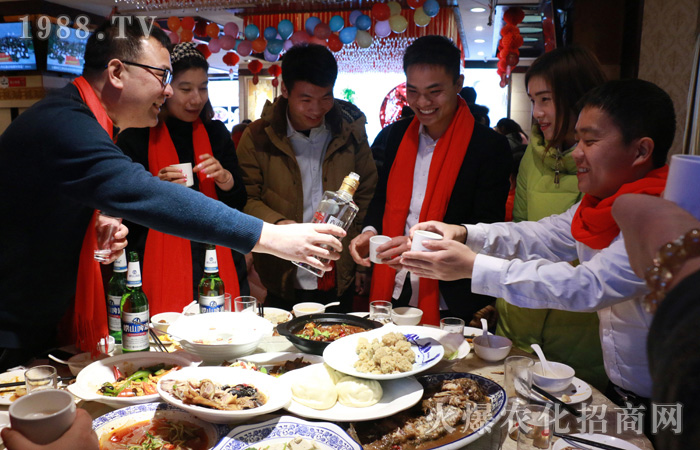 ���dʹ�����ƵZǰ�С��ڻ𱬳��L��·�ϣ�