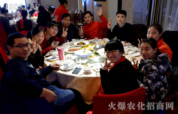 �q�����������q����