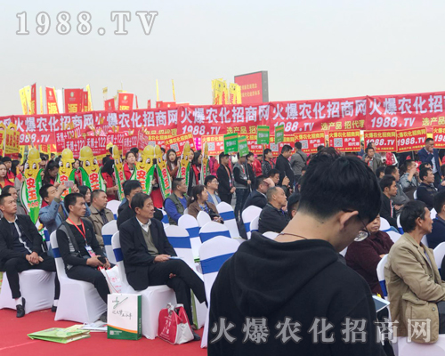     火爆農(nóng)化招商網(wǎng)與您相約2017河南農(nóng)藥會！