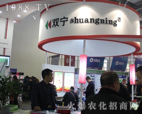 雙寧在2017南昌植保雙交會上一路飛揚