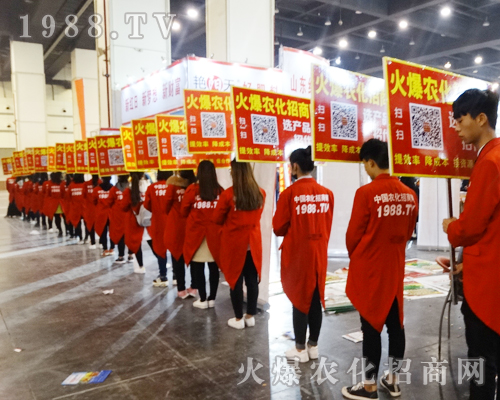     火爆農(nóng)化招商網(wǎng)在2017年鄭州肥料雙交會上表現(xiàn)突出，贏得參會人員陣陣掌聲！