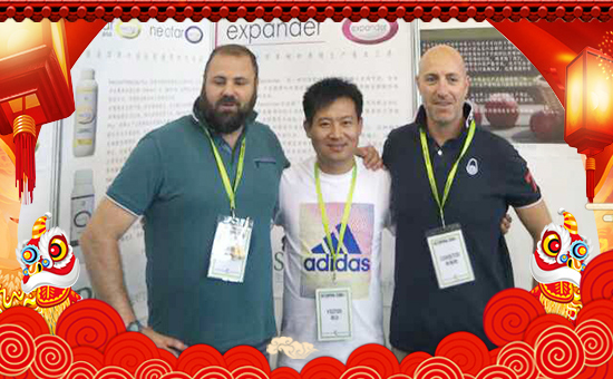 迎新春,新年到!艾德士祝大家新的一年里好事多多!笑容多多!