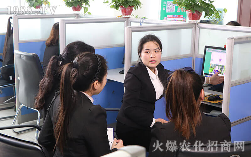 �ж��𱬣�����������δ���҂�һ��ƴ����