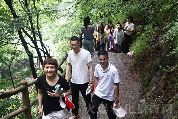 �����Ͼ�ɽ��Ʒ�����Ļ�