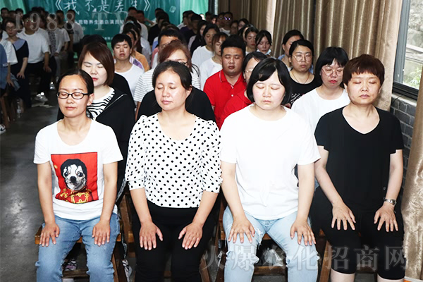 �����y������������