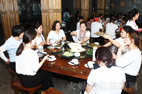 �Գ־��Ǆ���������֮�ߣ�ʼ��������