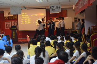 ��(zh��n)�����ң��ھ������F(tu��n)�(du��)�f(xi��)�����҂��oη�o�֣�